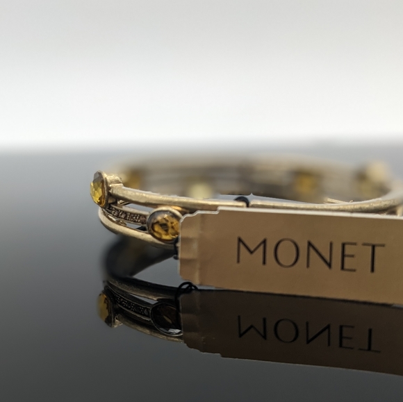 Monet vintage stretch bracelet. - Picture 10 of 10